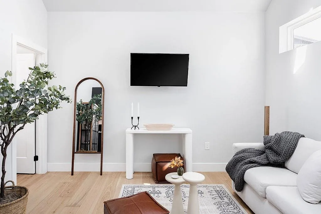 1 bed, 1.0 bath, 400 sqft, $1,745 — Photo 2