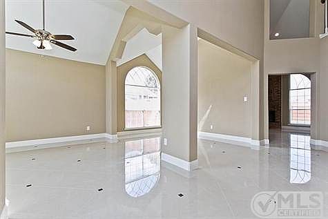 4th image of 817 Stain Glass Dr