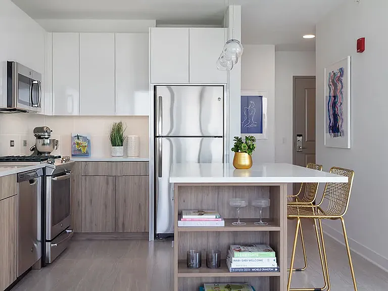 2335 N Lincoln Ave #1610 — Photo 1