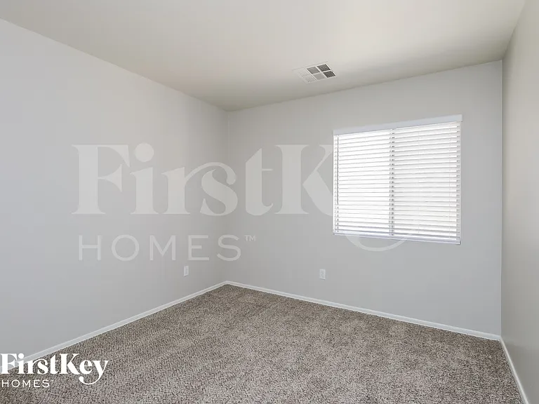 2532 E Olivine Rd — Photo 15