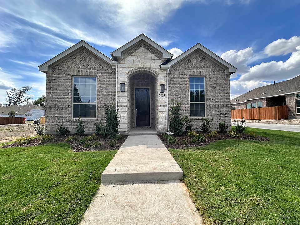 1st image of 2025 Sherwood Dr