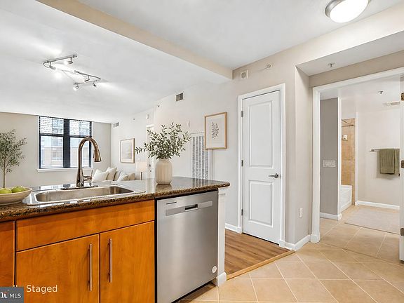 5th image of 1021 Garfield St #627