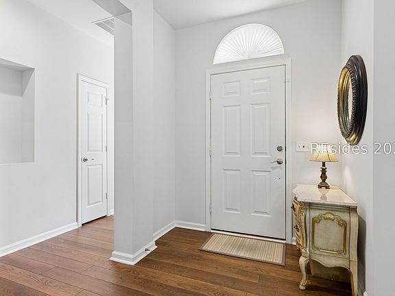3rd image of 5 Lake Somerset Ct