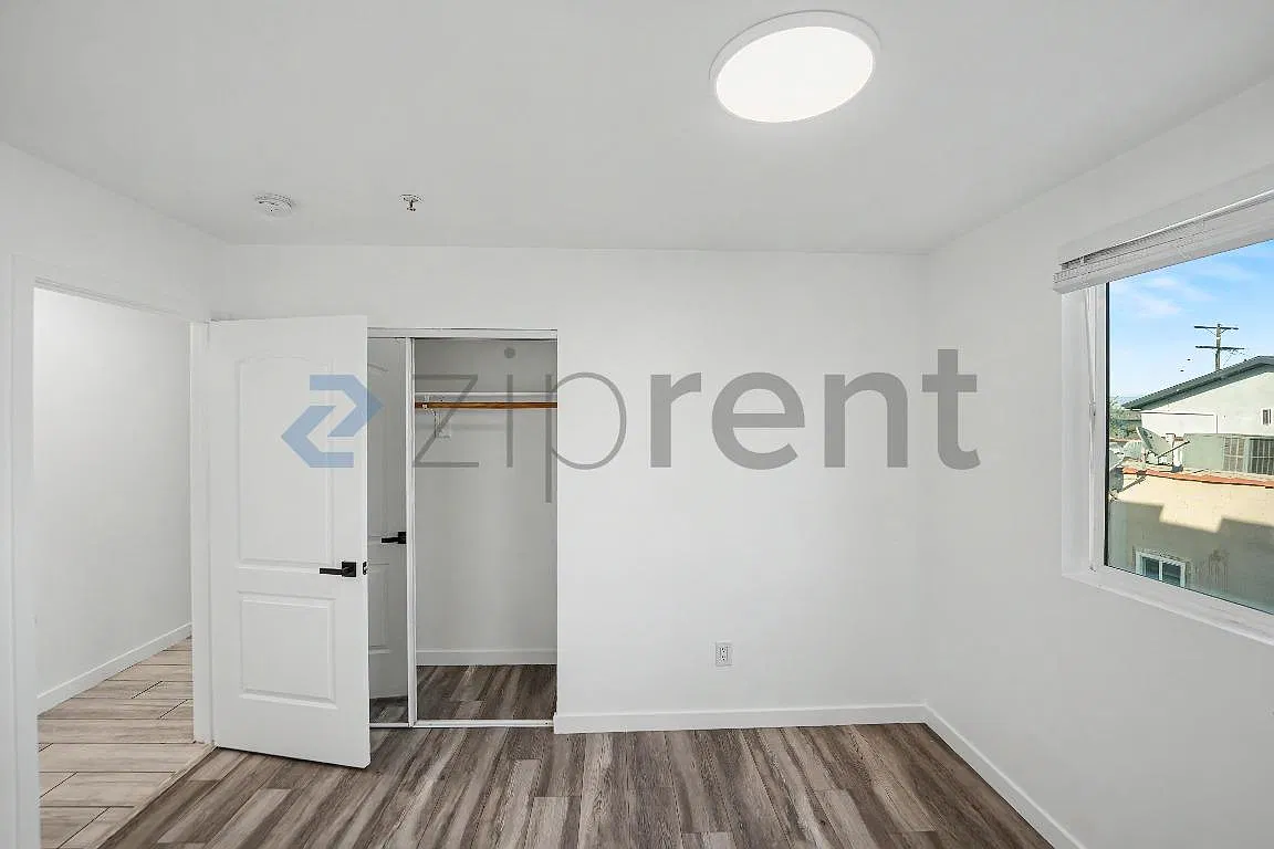 5 bed, 2400 sqft, $4,500 — Photo 4