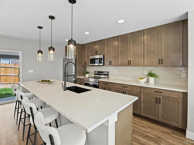 3420 N Steele St — Photo 8
