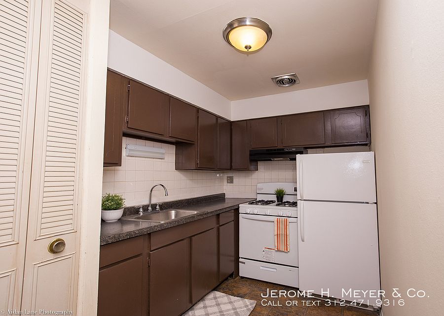 1st image of 431 W Barry Ave APT 425