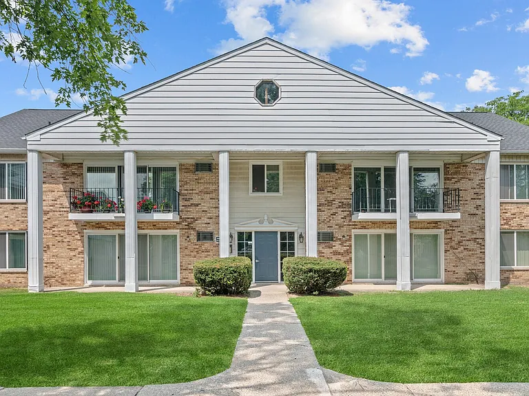 Apple Ridge Apartments - Livonia, MI — Photo 31
