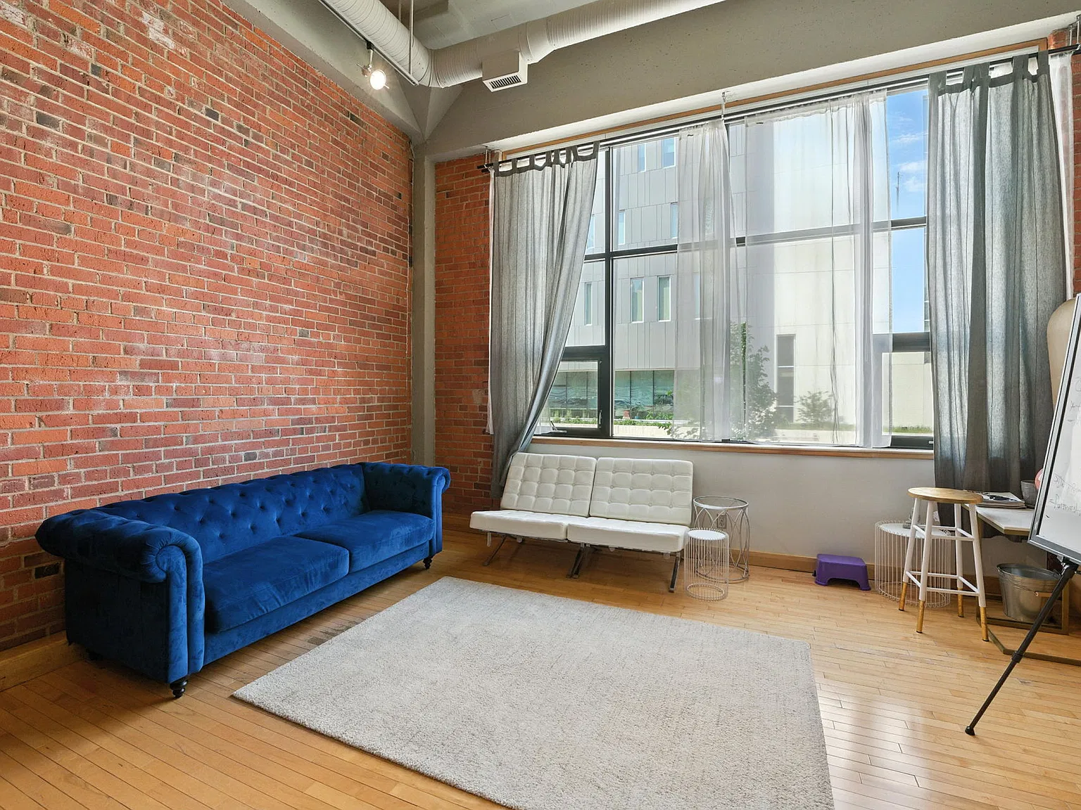 2 bed, 1.5 bath, 1800 sqft, $2,600 — Photo 3
