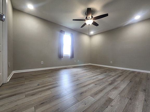 5th image of 1002 Southwood Dr