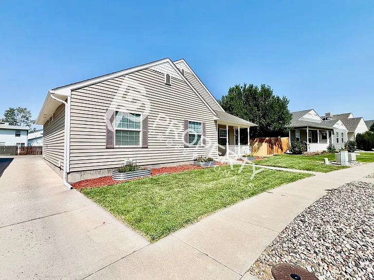 316 Columbine Dr — Photo 18