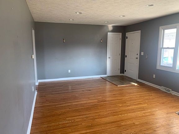 4th image of 3600 S Hays Dr
