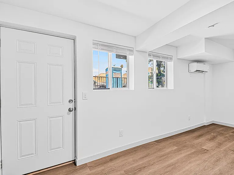 1121 Daisy Avenue — Photo 21