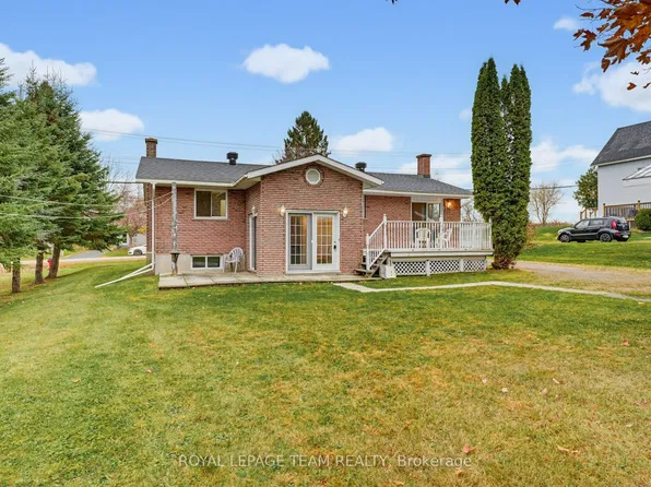612 Elgin St, Laurentian Valley, ON K8A 4H2