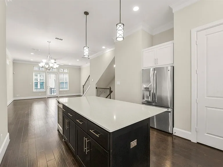 734 N Shepherd Dr — Photo 11