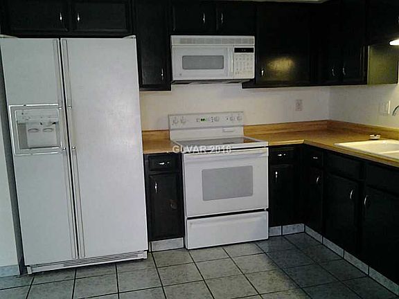4th image of 582 Willow Green Dr