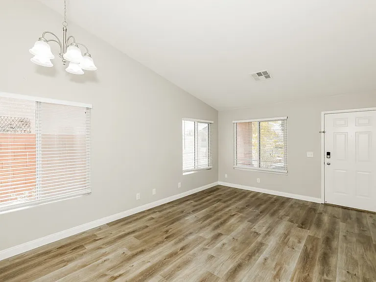 406 Aloha Dr — Photo 5