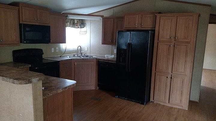 fridge dose not come with the house.