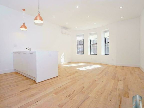 3rd image of 1477 Pacific St APT 2R