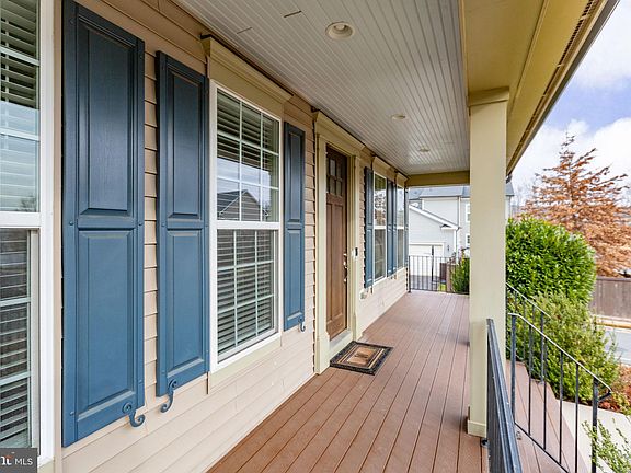 5th image of 930 Forsythia Ln