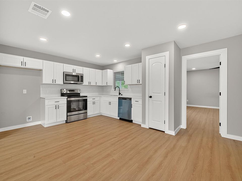 1st image of 4403 Botany Ln