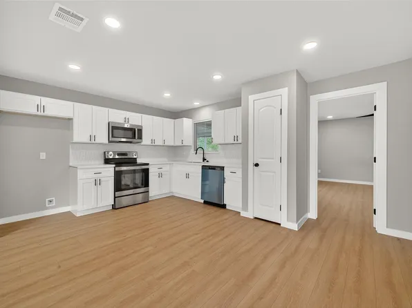 4403 Botany Ln, Houston, TX 77047