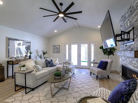 3rd image of 2521 Brannan Pl