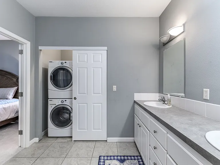 2 Emden Cir — Photo 45