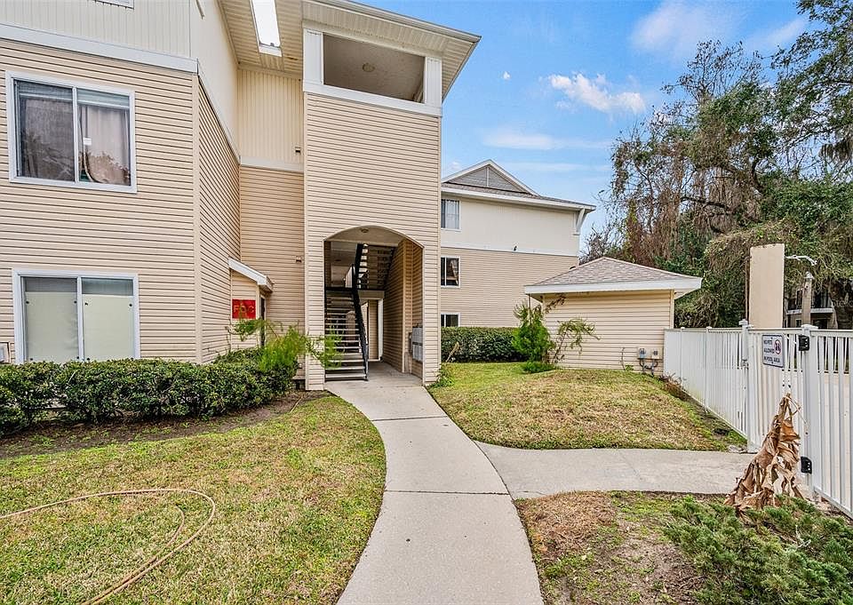 1st image of 3921 SW 34th St APT 208