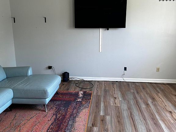 3rd image of 151 W Meeting St