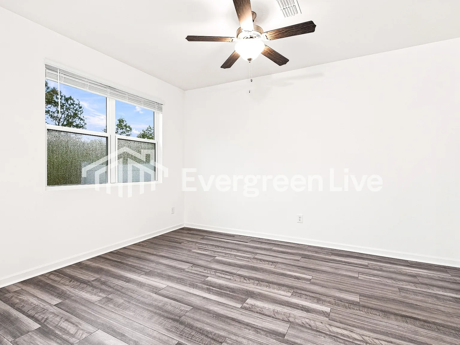 3 bed, 2.5 bath, 1421 sqft, $1,595 — Photo 3