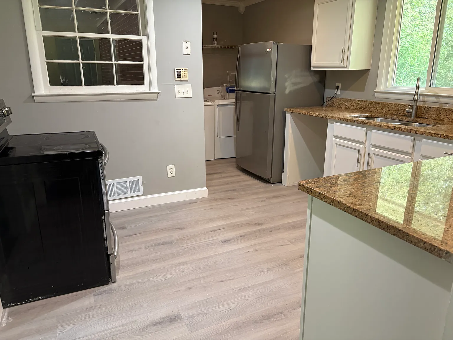 3 bed, 2100 sqft, $790 — Photo 2