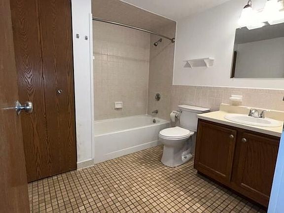 3rd image of 180 Green St #2