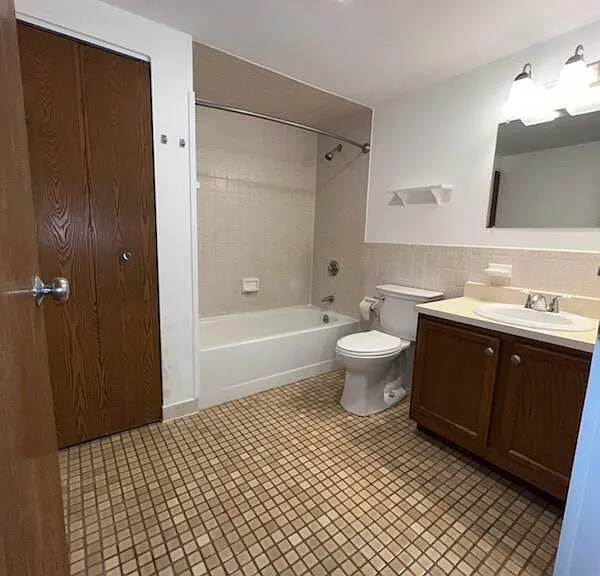 180 Green St #2 — Photo 3