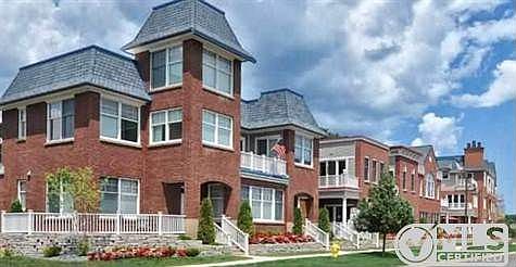 1st image of 540 S Lakeshore Blvd Unit 32