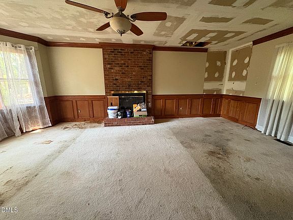 2nd image of 2301 White Oak Cir