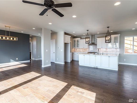 4th image of 851 Blackstone Ct