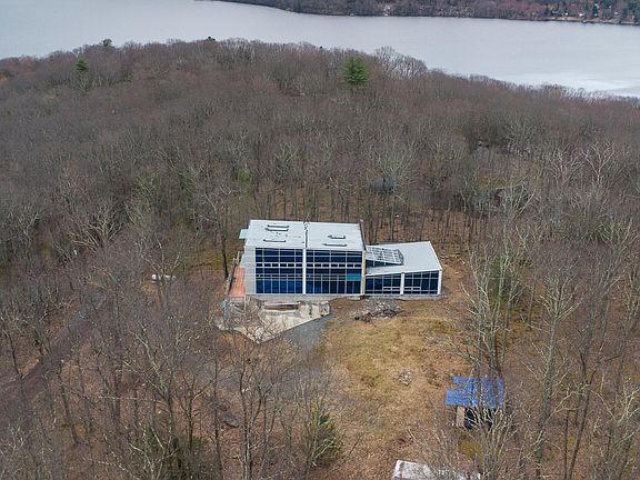 2nd image of 32 Ridge Trl