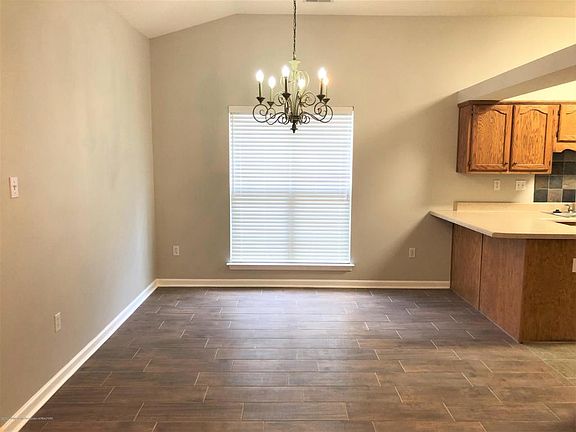 5th image of 687 Burton Ln