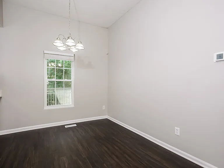 504 Heathwick Dr — Photo 5