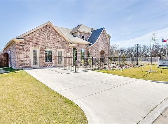 3rd image of 204 White Oak Ct