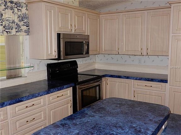 2nd image of 8723 N Meadowview Cir