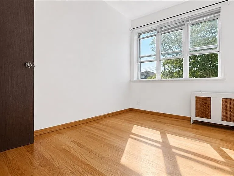 36 Bay 35th St — Photo 4