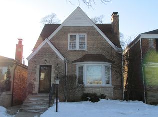 5725 N Kerbs Ave, Chicago, IL 60646