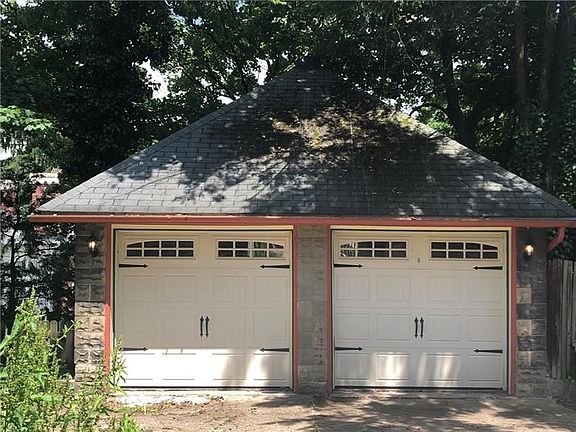 4th image of 131 Seminary Ave