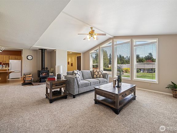 3rd image of 10420 226th Avenue E