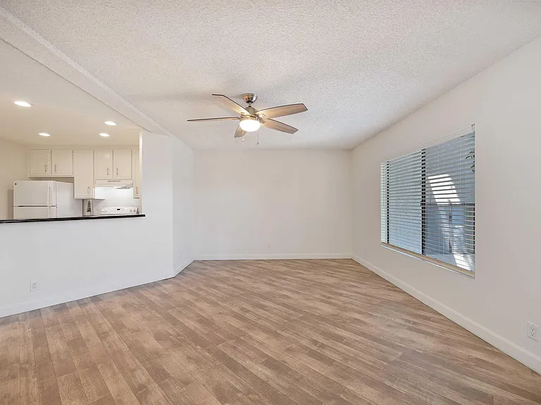 315 Acacia Ave — Photo 12