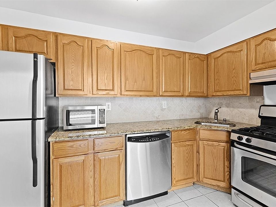 2nd image of 10 Pennyfield Ave APT 9A
