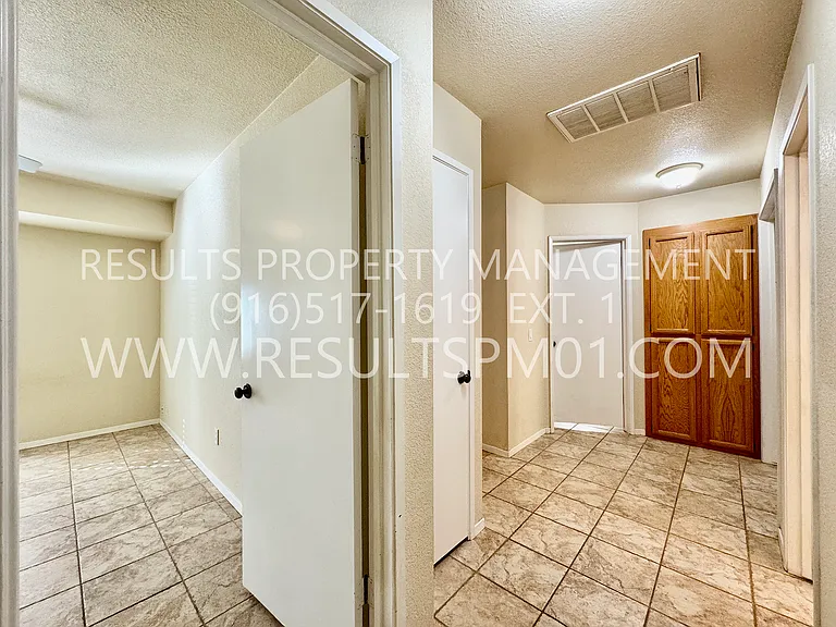 3413 Cobblestone Dr — Photo 15