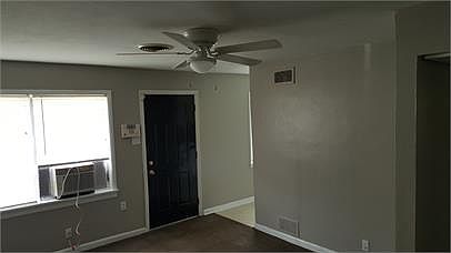 2nd image of 911 W 47th St