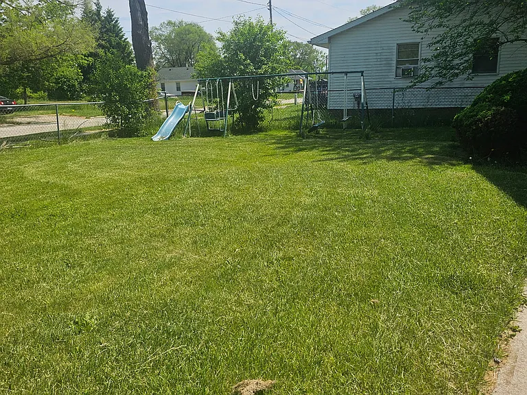 2420 Wadsworth Ave — Photo 3